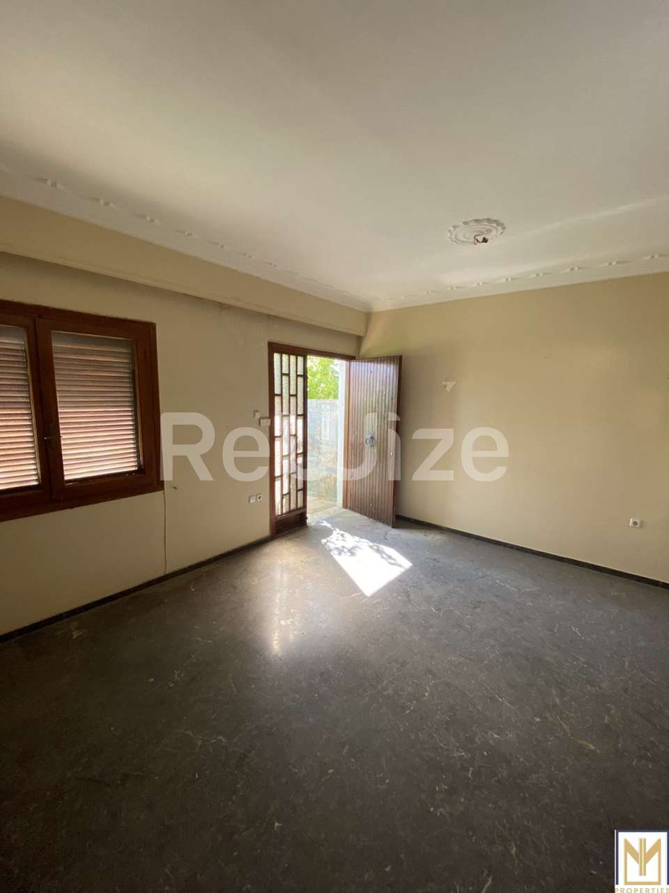 Image 2 of 21