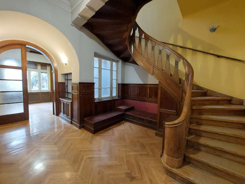 Image 1 of 18