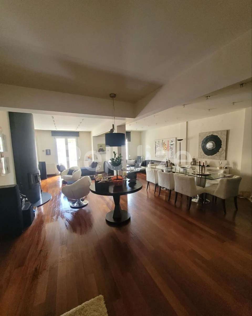 Image 2 of 11