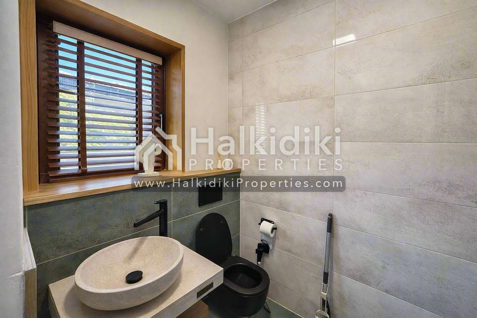 Image 1 of 20