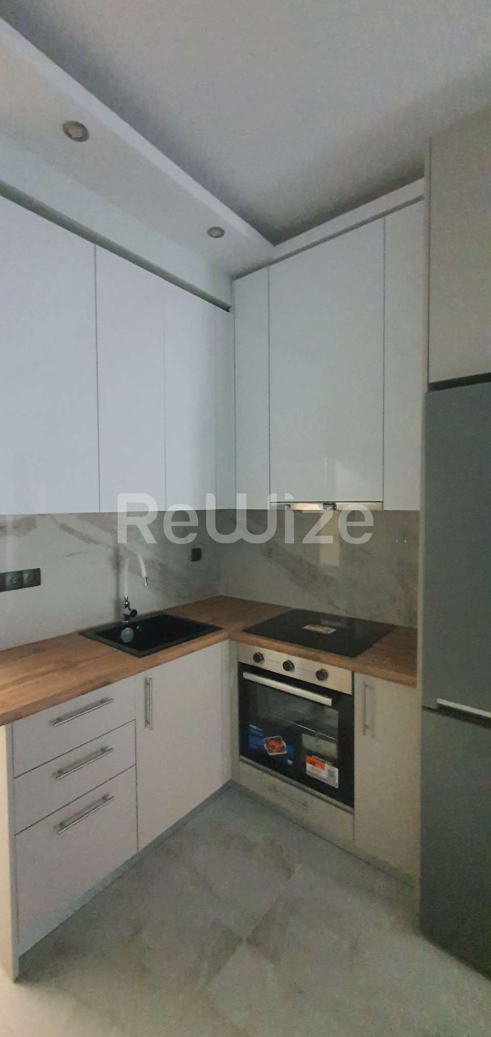 Image 2 of 10