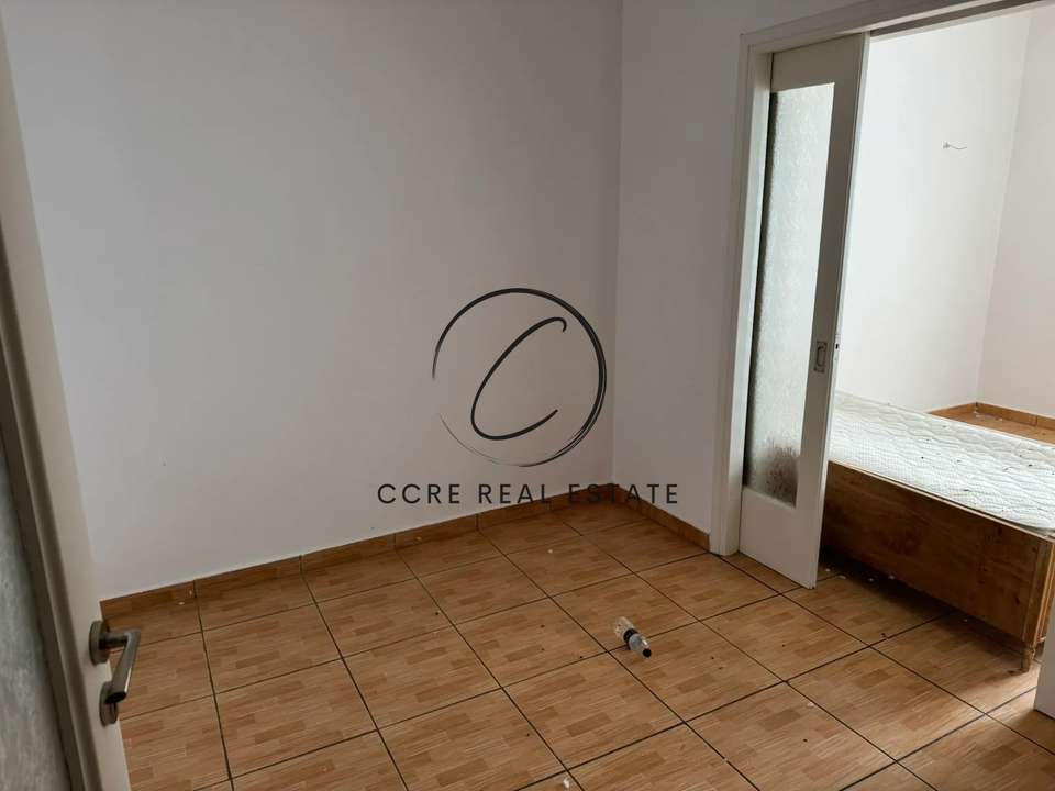 Image 0 of 9