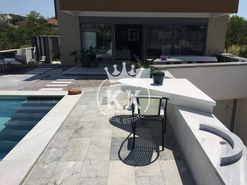 Image 2 of 30