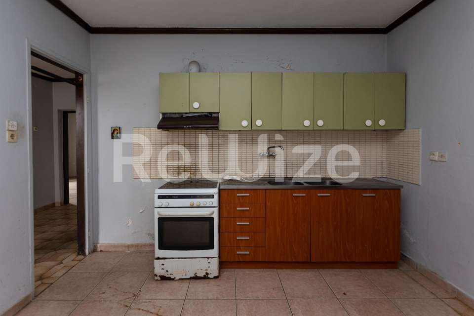 Image 2 of 24