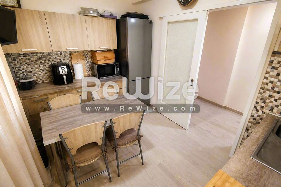 Image 2 of 21