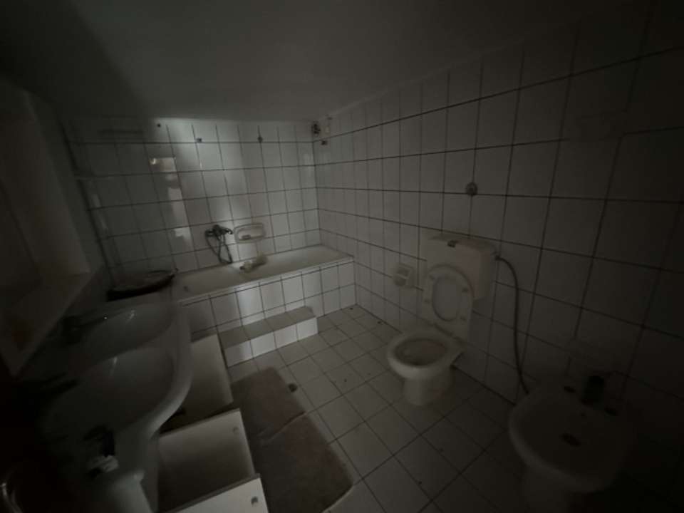 Image 4 of 9