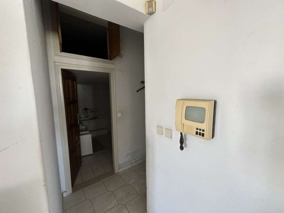 Image 3 of 9