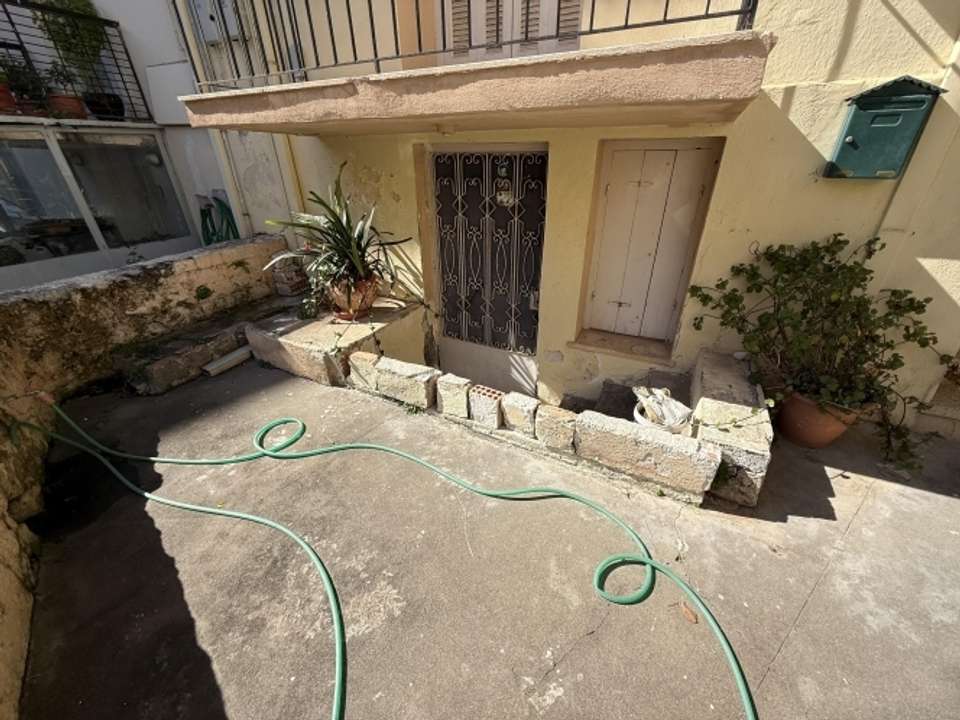 Image 0 of 6