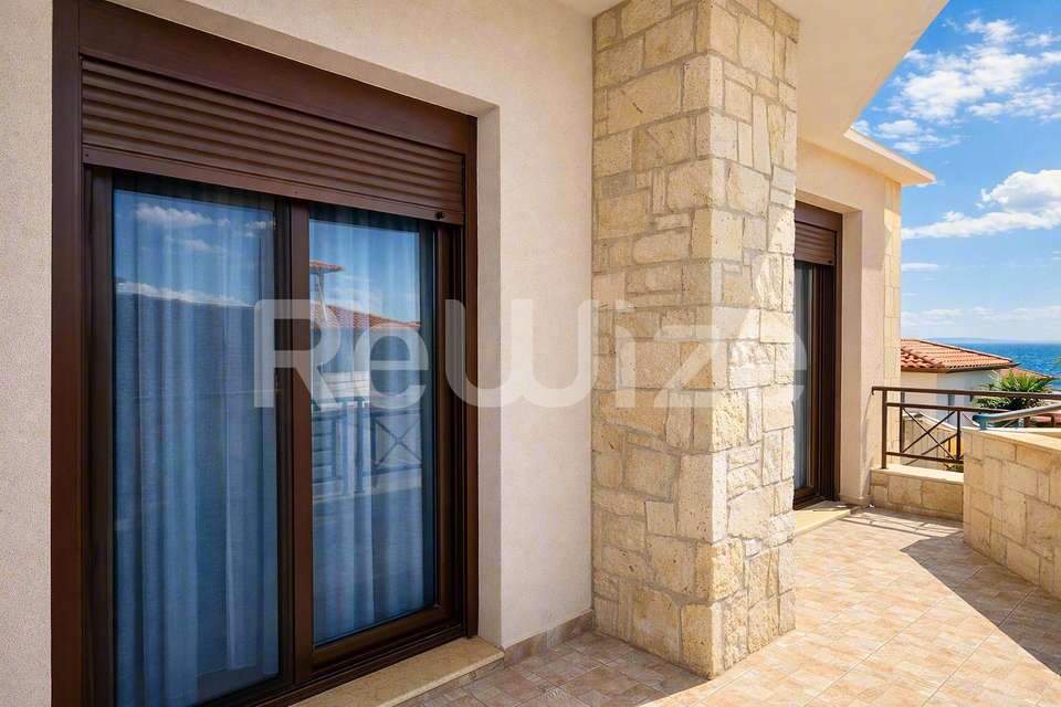 Image 2 of 11