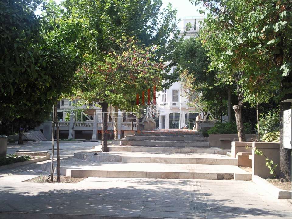 Image 0 of 3