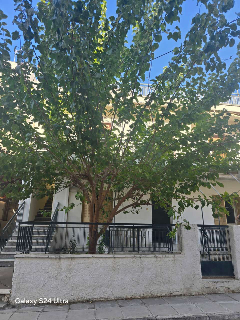 Image 0 of 18