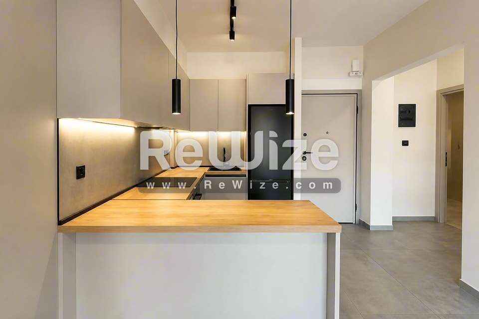 Image 2 of 18