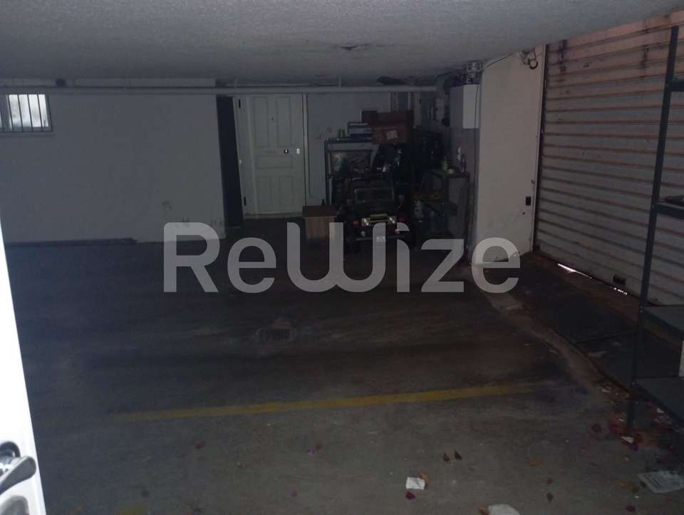 Image 2 of 27