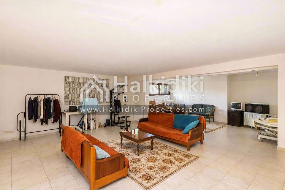 Image 2 of 28