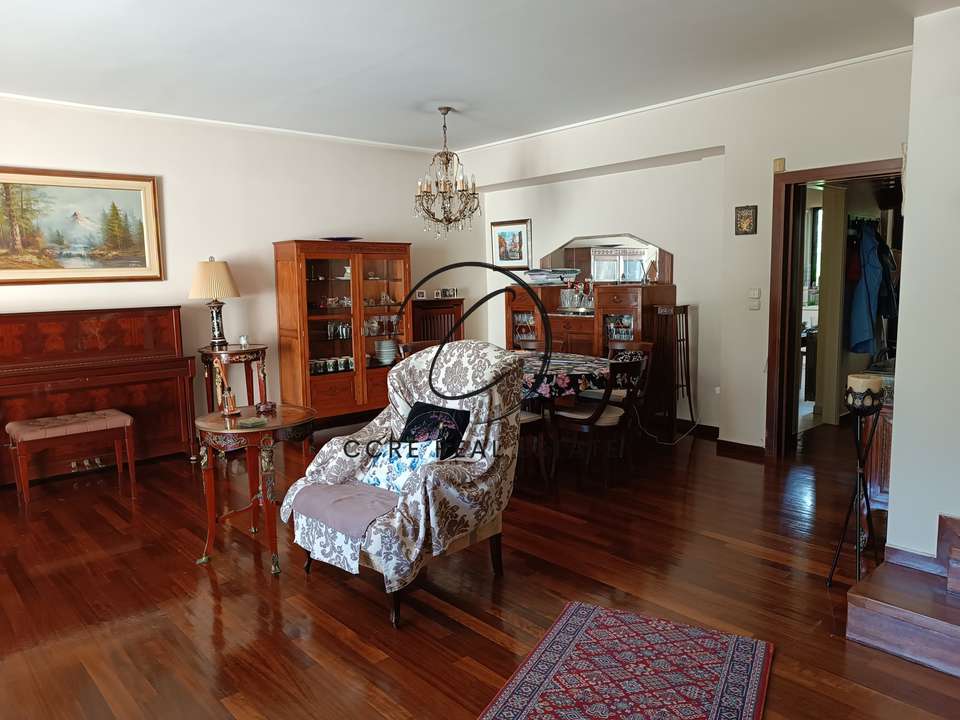 Image 1 of 18