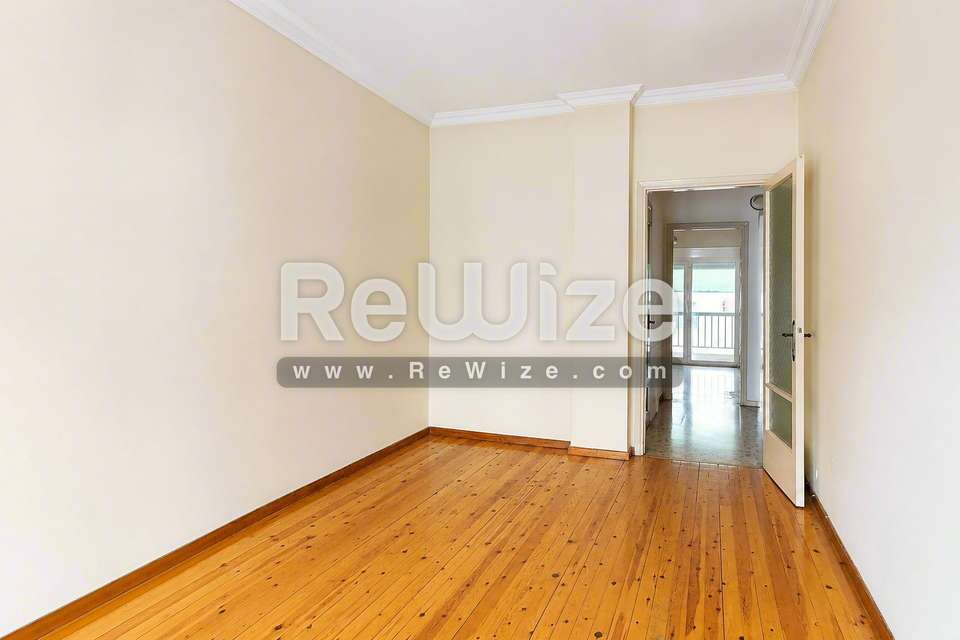 Image 2 of 25