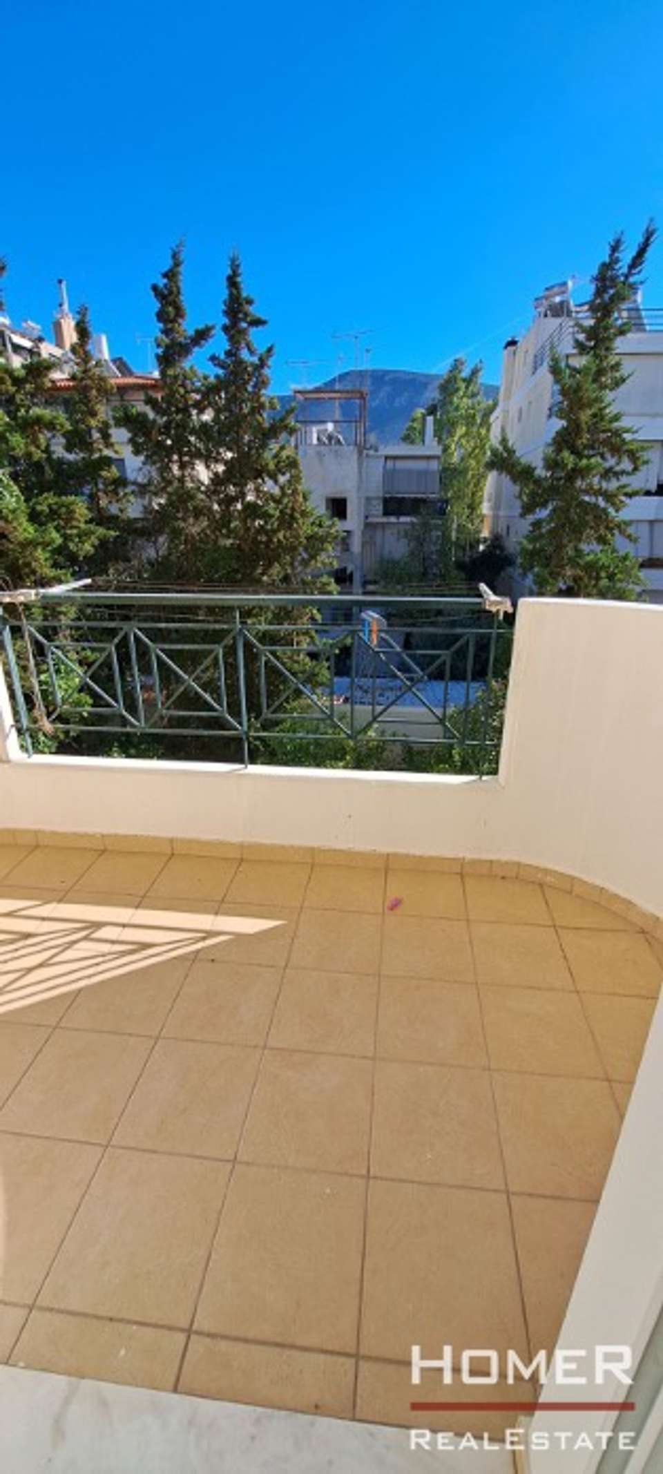 Image 0 of 8