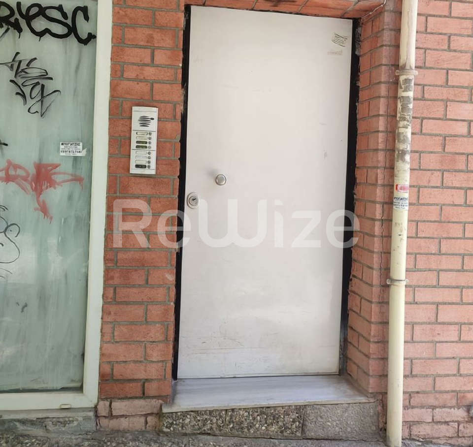Image 2 of 6