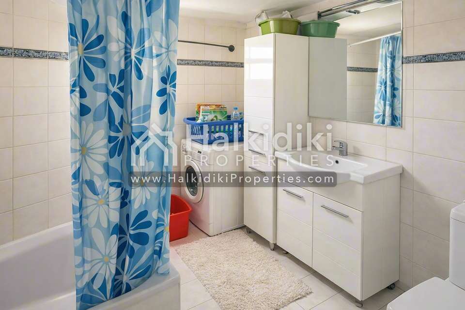Image 2 of 8