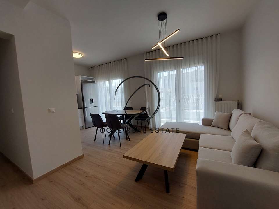 Image 0 of 7