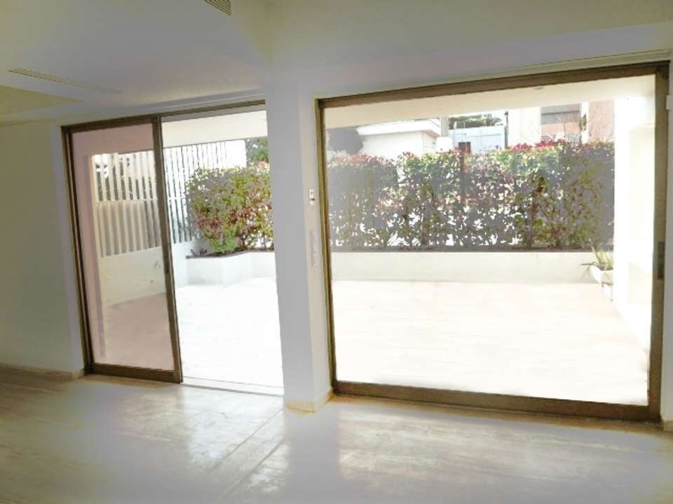 Image 0 of 30