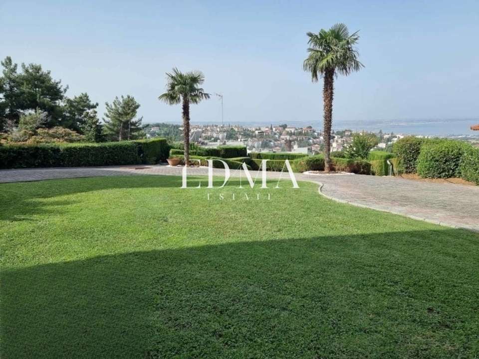 Image 2 of 18