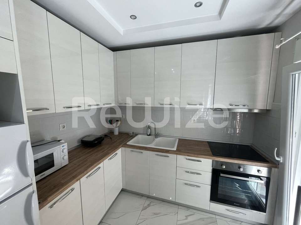 Image 2 of 12