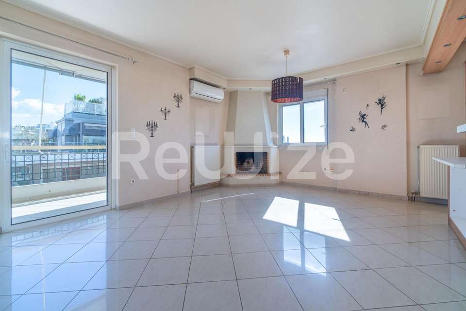Image 2 of 25