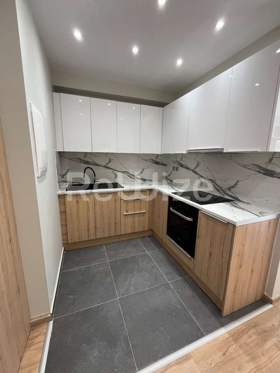 Image 2 of 20