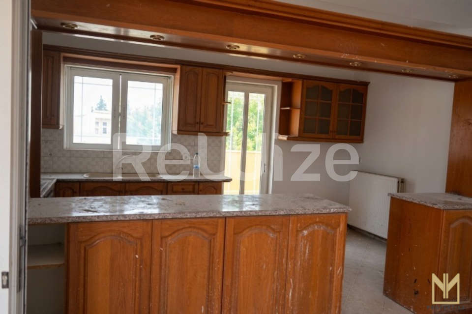 Image 2 of 19