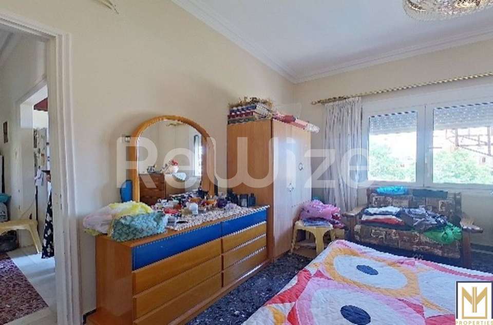 Image 2 of 10