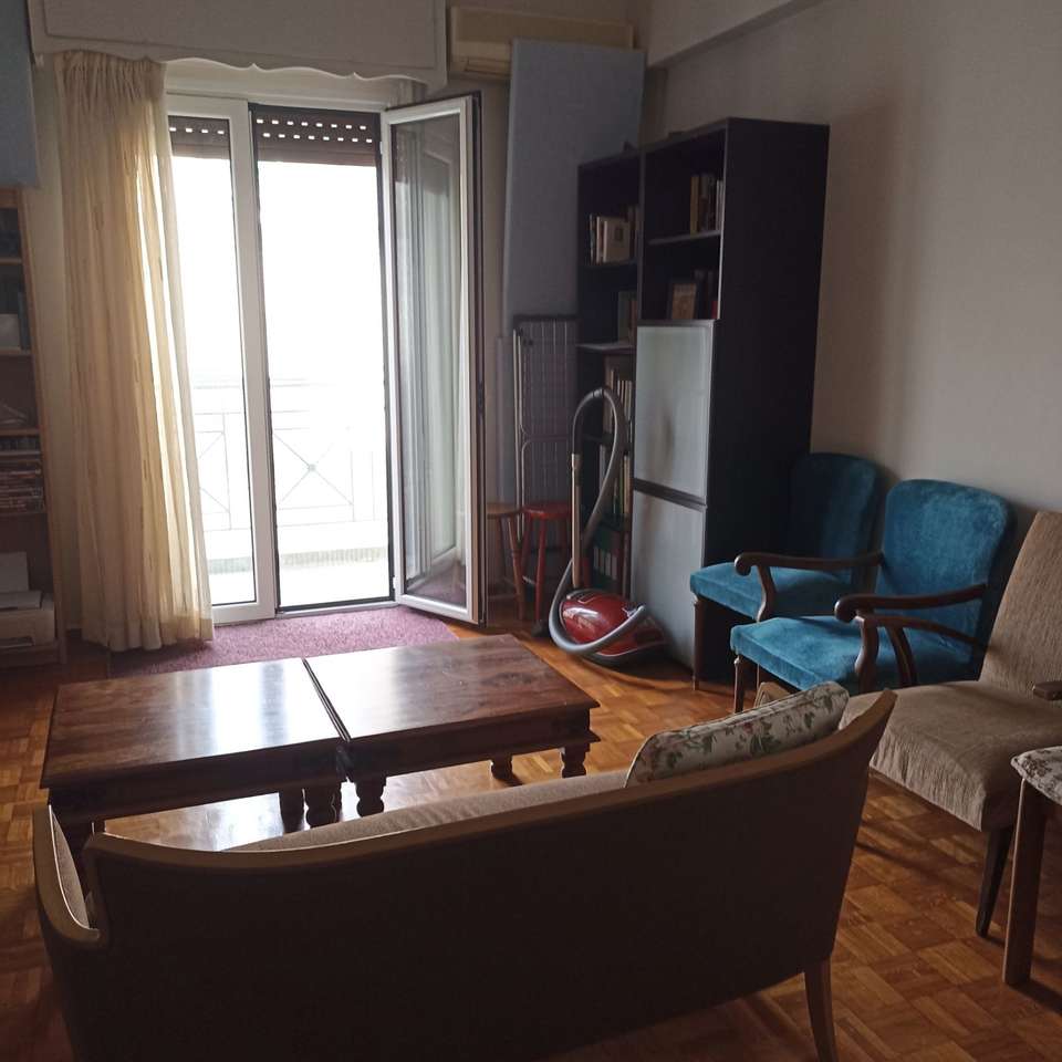 Image 0 of 4
