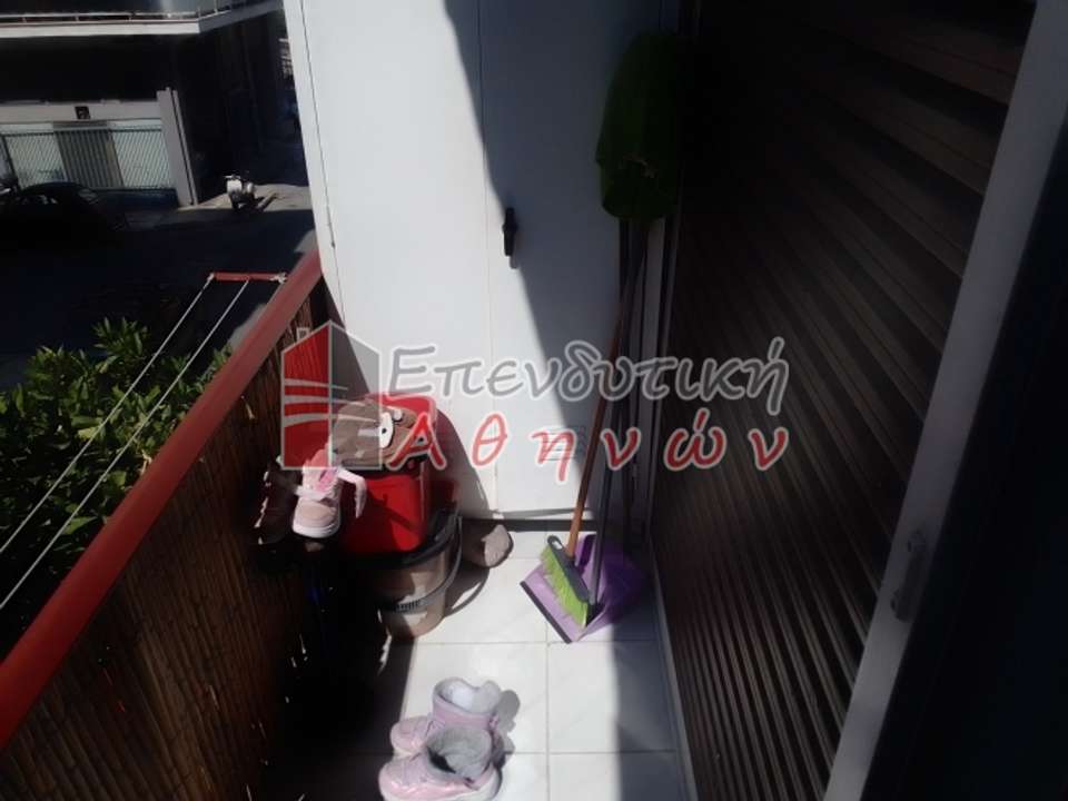 Image 0 of 6