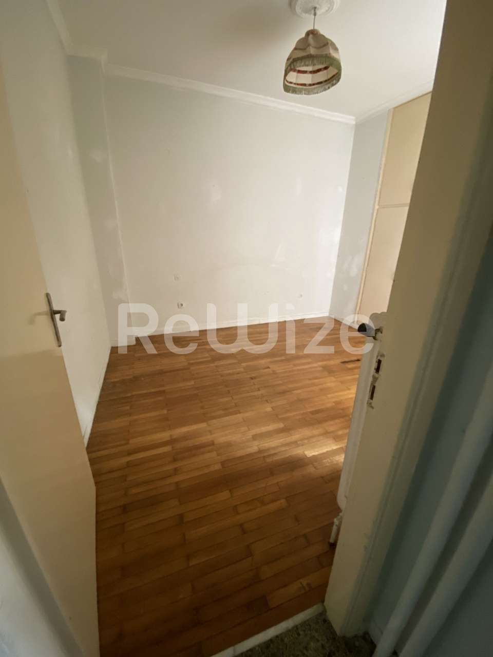Image 2 of 20