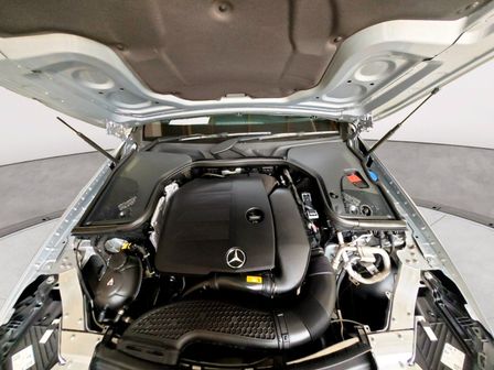 2022 Mercedes-Benz E300 2.0 Automatic Image 4