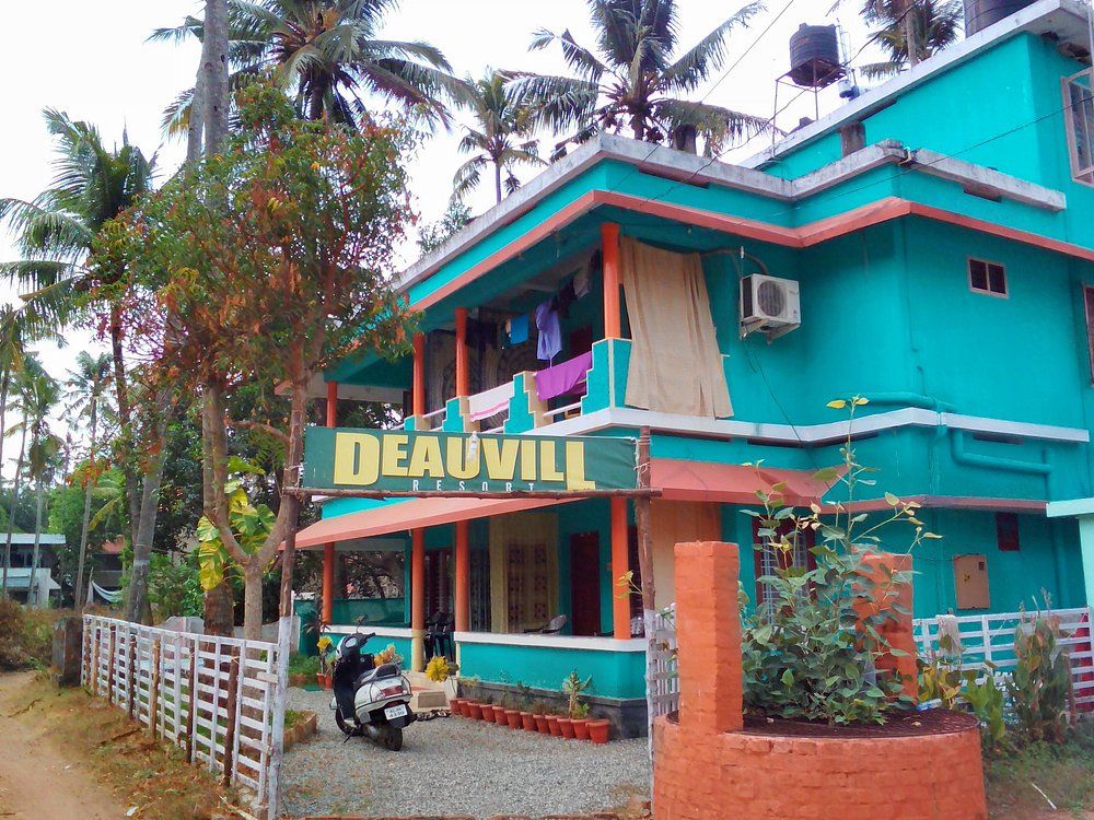 Lush surroundings of Deauvill Homestay Varkala