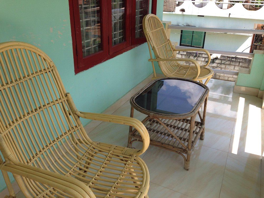 Private balcony with lush garden view at Deauvill Homestay
