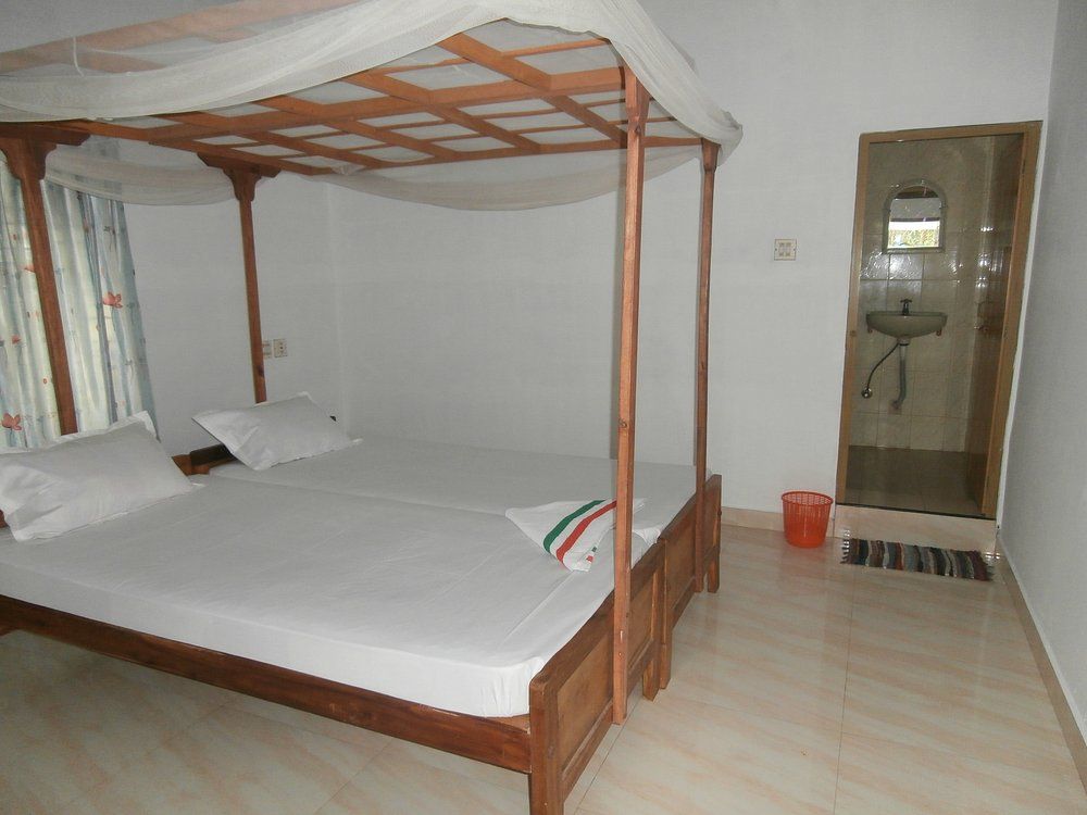Comfortable AC bedroom at Deauvill Homestay Varkala
