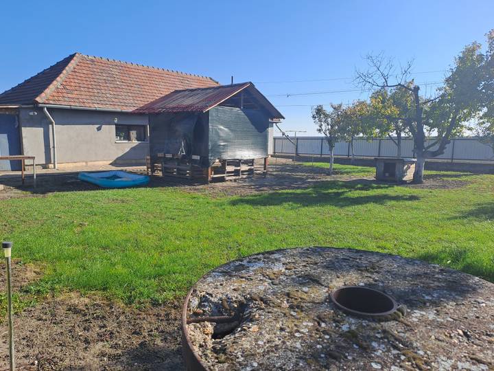 Nemesbikk Táncsics úti ingatlan