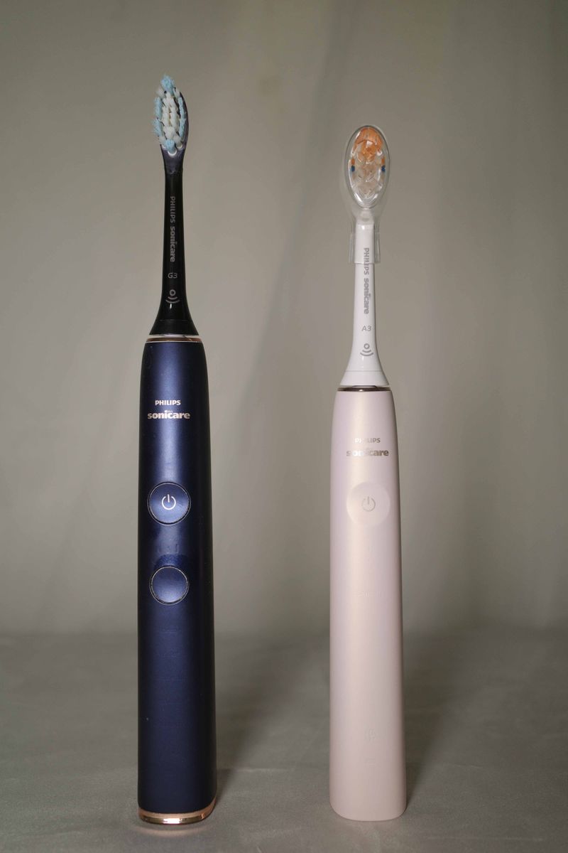 Sonicare 9900 Prestige 與 DiamondClean 牙刷本體比較