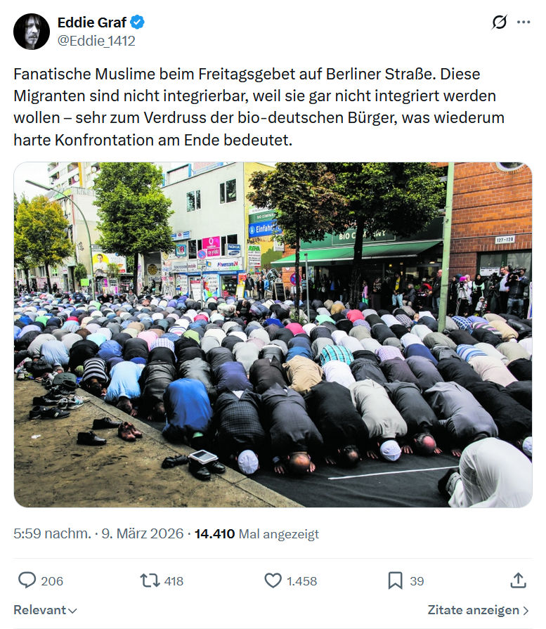 Eddie Graf: Fanatische Muslime beim Freitagsgebet auf Berliner Straße...