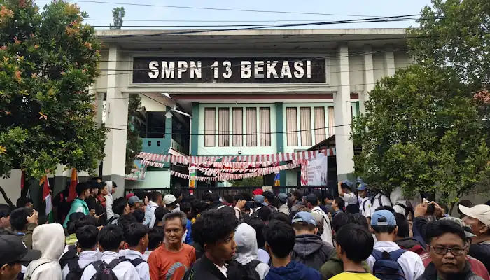 Guru SMPN 13 di Bekasi Didemo Alumni Usai Diduga Lakukan Pencabulan