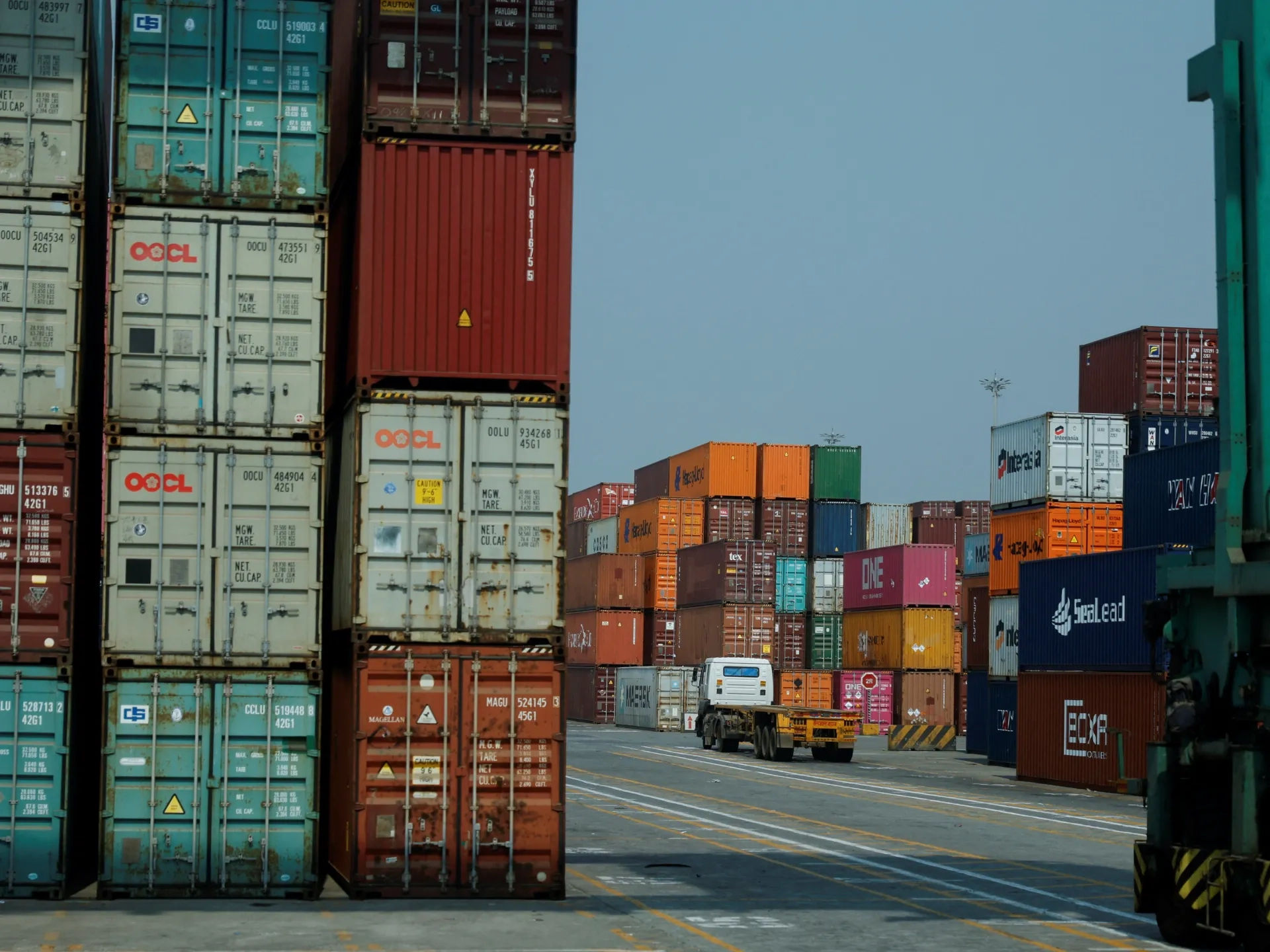 Trump Gandakan Tarif: Ekspor India ke AS Terancam Ambruk, Industri Lokal Guncang 4 2025 02 28T131107Z 1612667131 RC2J3DAL0VBI RTRMADP 3 TOTW TRADE 1756279679