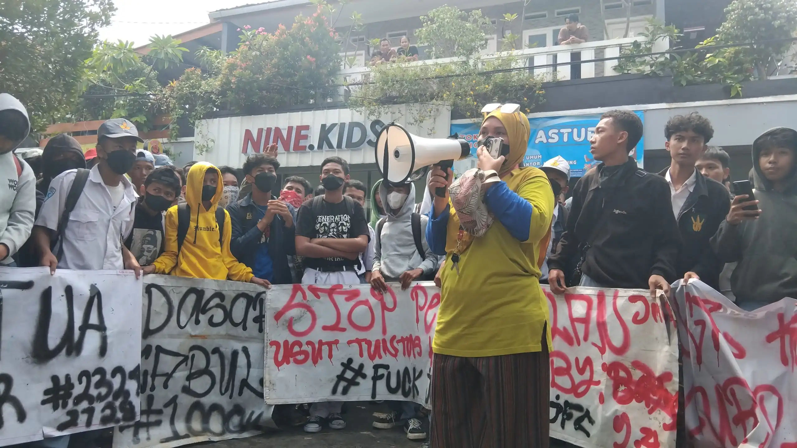 Guru SMPN 13 di Bekasi Didemo Alumni Usai Diduga Lakukan Pencabulan