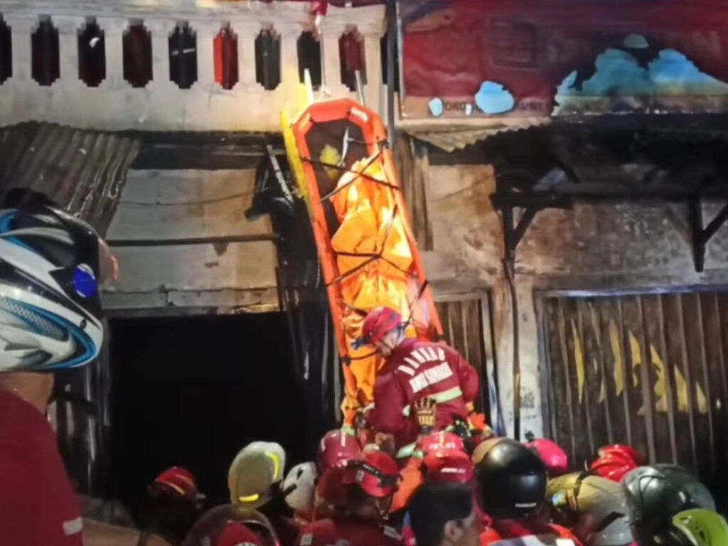 Tewas Terjebak Api Saat Tertidur