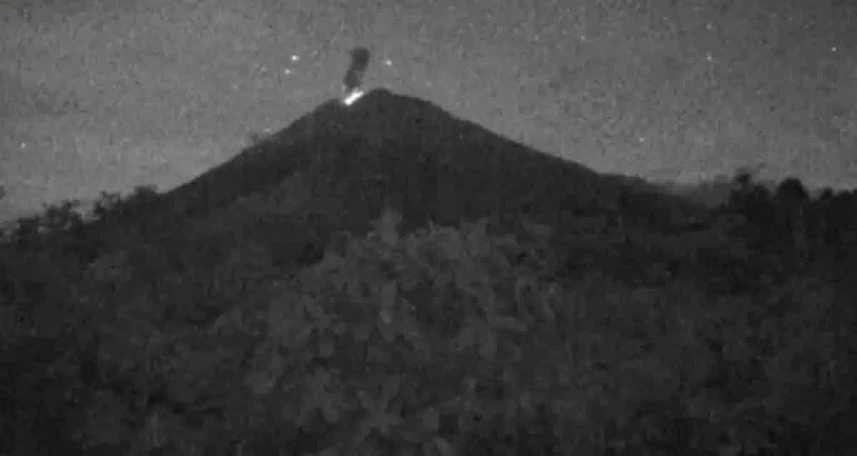 Gunung Semeru Erupsi 4 Kali Mengeluarkan Awan Panas hingga Lahar Hujan