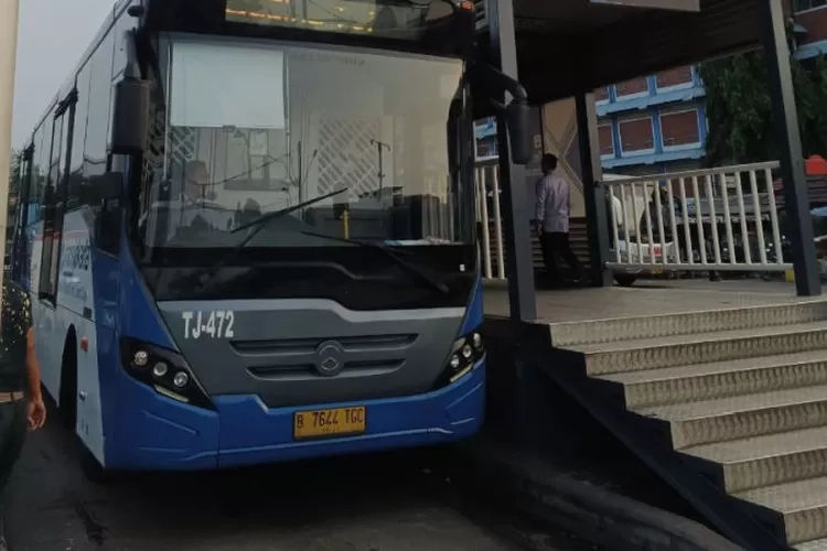 TransJakarta Terganggu! Rute Prioritas Dialihkan dan Dihentikan Imbas Demo di DPR
