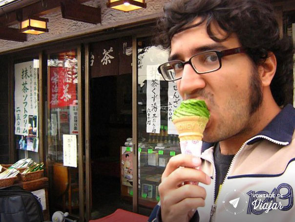 Kyoto - sorvete de matcha tipico de Uji o sorvete e polvilhado pelo po do cha