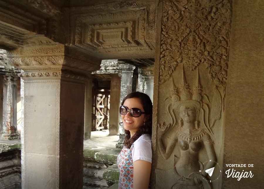 Ruinas com desenhos de dancarinas Apsara