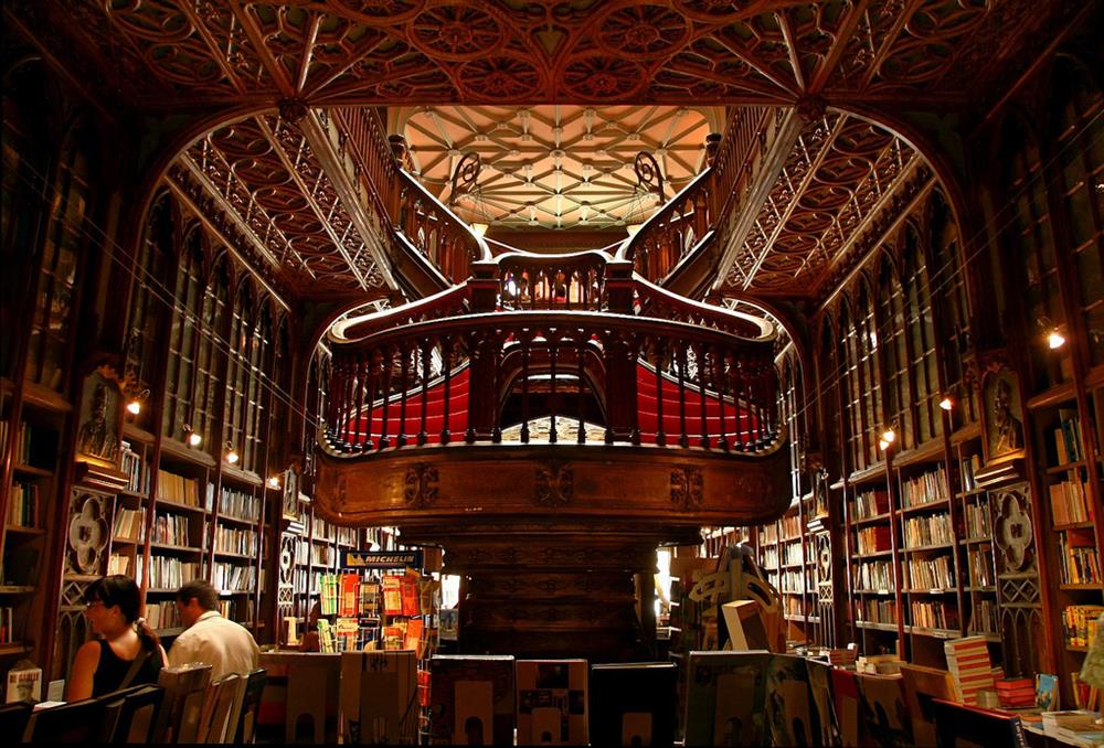 Livraria Lello no Porto - Foto de Delviking on Flickr https://www.flickr.com/photos/delviking/234946462